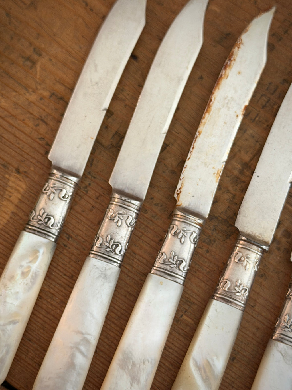 Set of 6 Vintage Mother-of-Pearl and Silver-Plated Fruit Knives