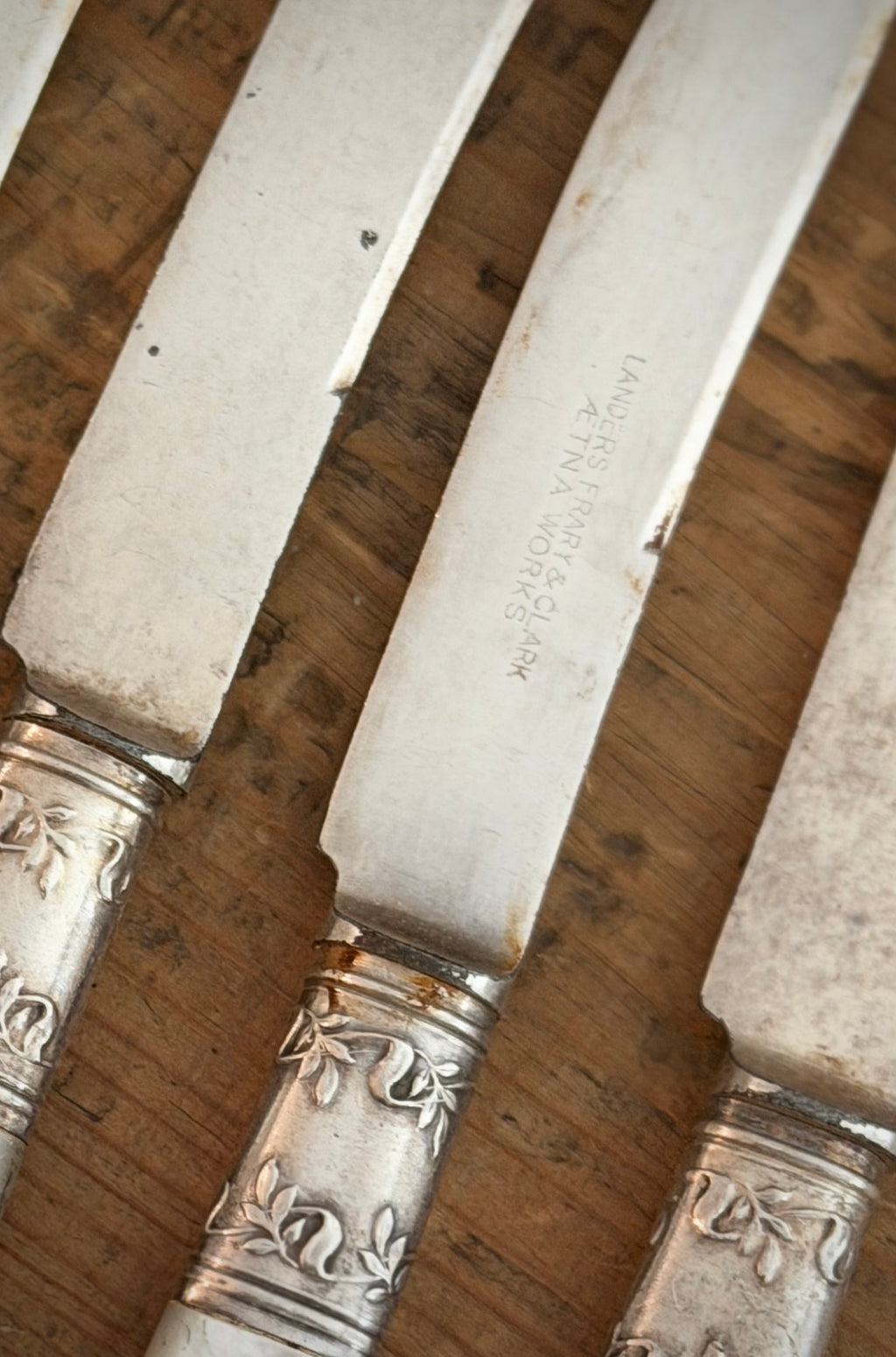 Set of 6 Vintage Mother-of-Pearl and Silver-Plated Fruit Knives