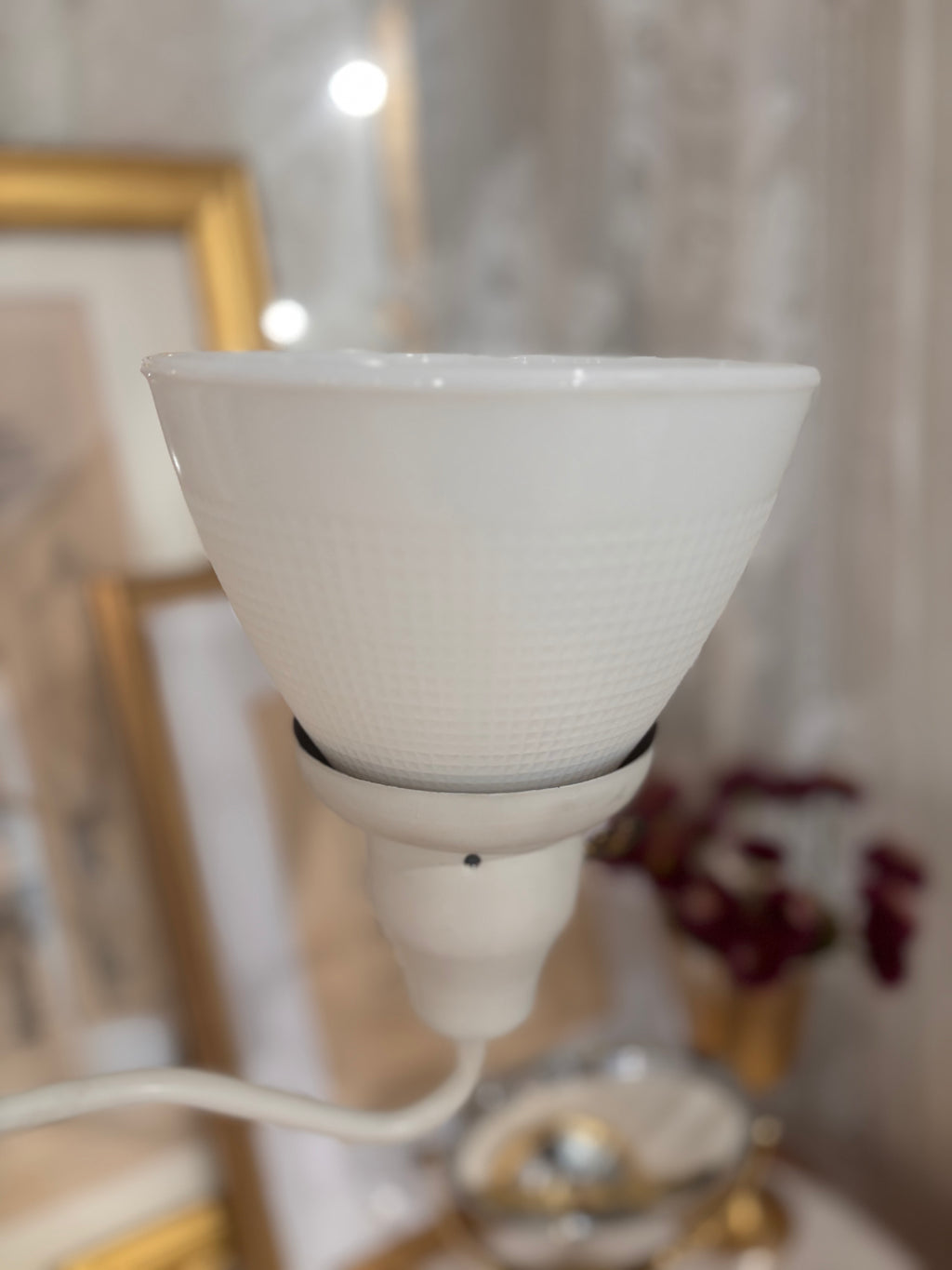 Vintage Mid-20th-Century Cream & Brass Toleware Lamp
