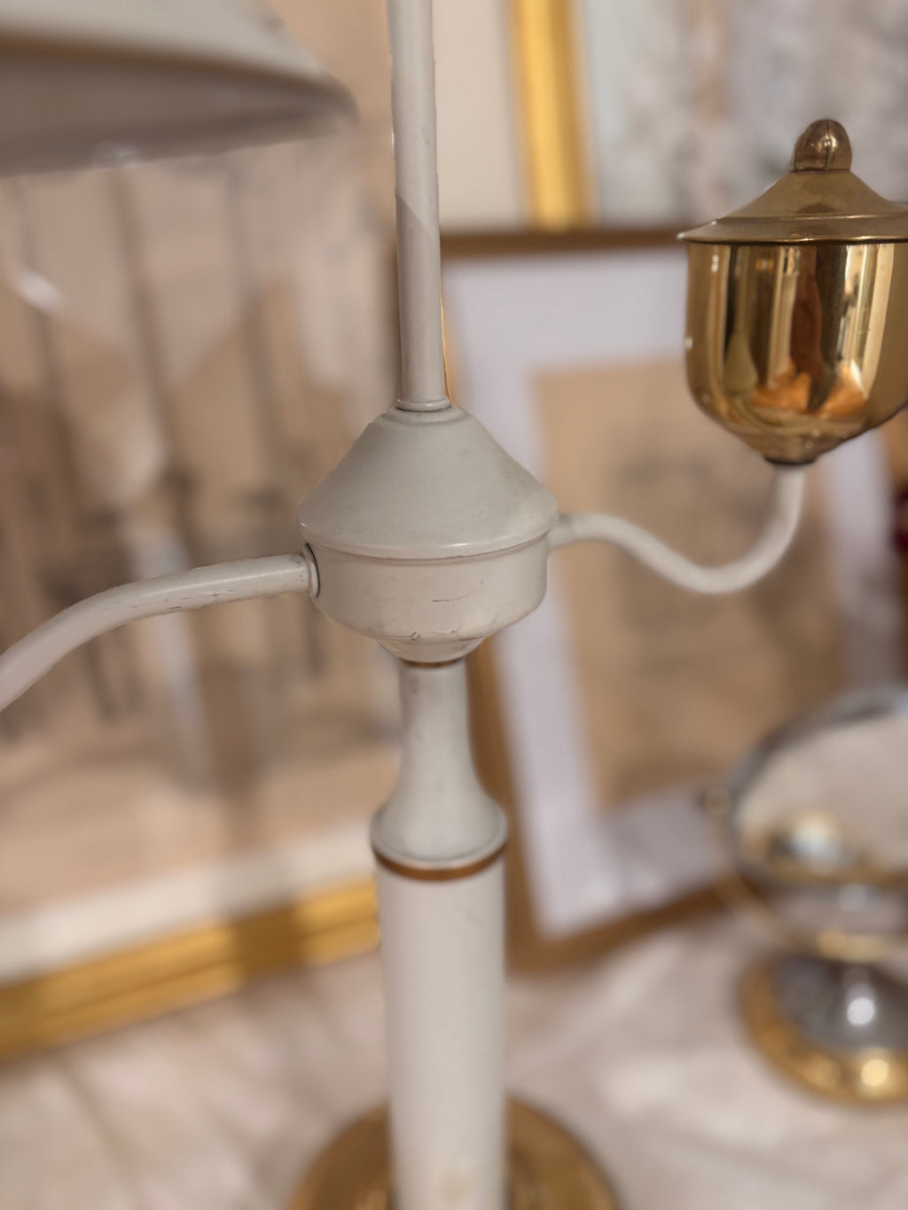 Vintage Mid-20th-Century Cream & Brass Toleware Lamp