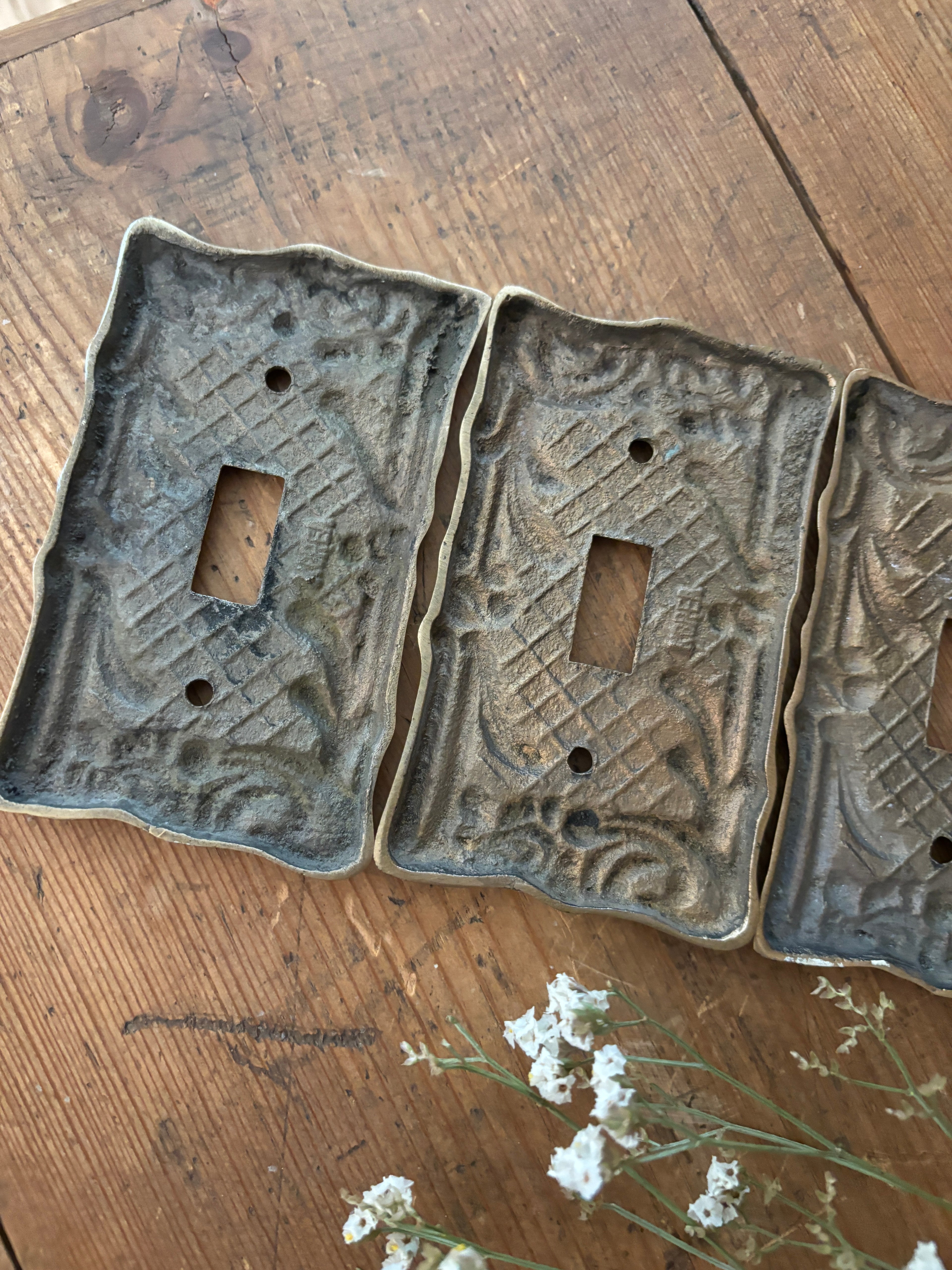 Vintage Cast Brass Art Nouveau Toggle Switch Plate
